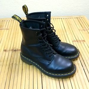 8 eye doc martens boots